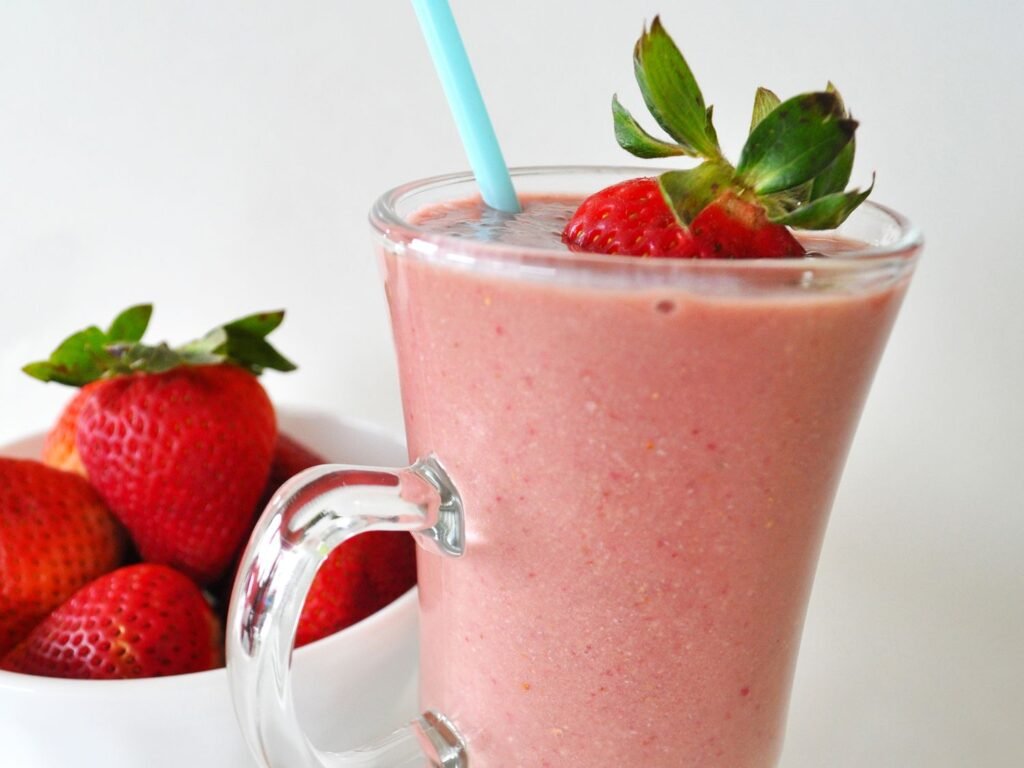 Strawberry smoothie made with fresh strawberries, perfect for protein powder recipes to create a healthy, refreshing, and nutritious drink.